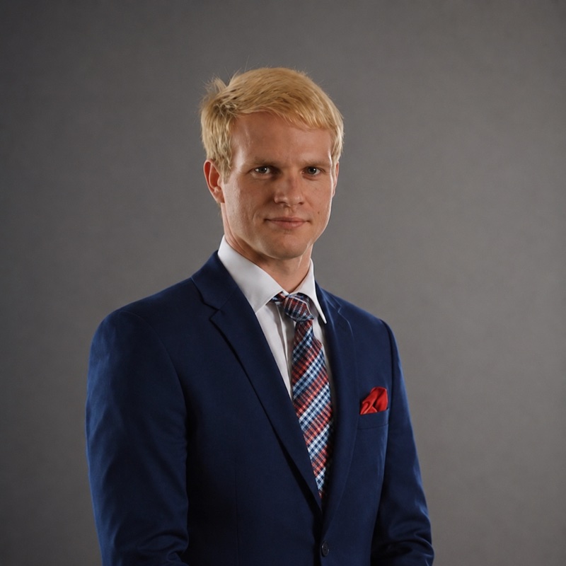 Kamil Kozłowski — CEO, radca prawny